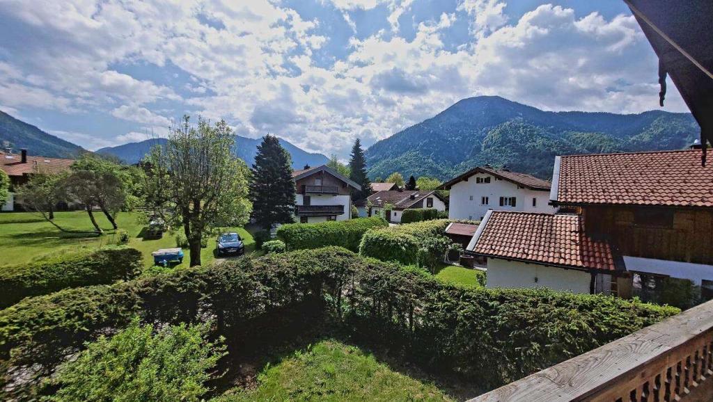 Immobilie in Rottach-Egern - Absolute Rarität mit Panoramablick ! Sonniges Baugrundstück mit Altbestand - Bild 0