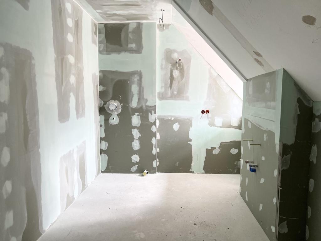 Erstbezug nach Umbau/Sanierung! 3-Zimmer-Dachgeschosswohnung in Zentrumslage - Photo 2