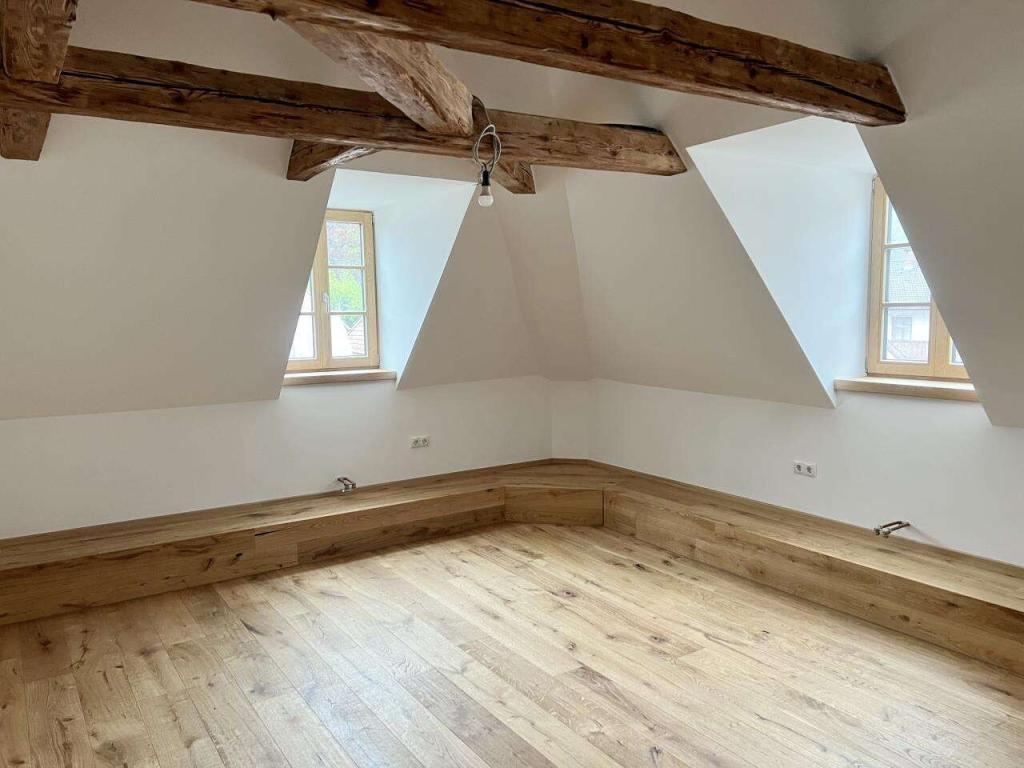 Traumhafte 2,5-Zimmer-Dachgeschosswohnung in Zentrumslage - Foto 4