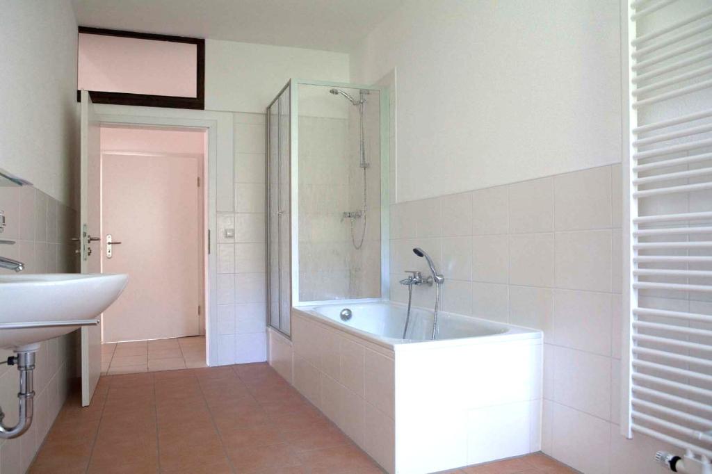 Schön geschnitten und hell! Großzügige 3-Zimmer-Wohnung mit Südbalkon - Photo 1