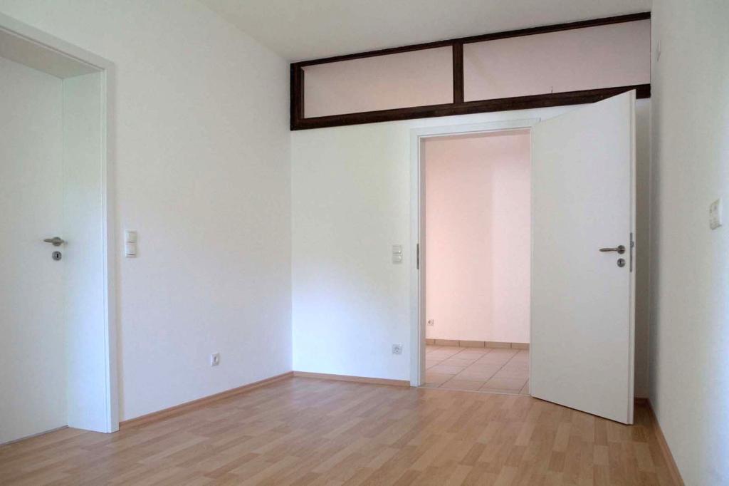 Schön geschnitten und hell! Großzügige 3-Zimmer-Wohnung mit Südbalkon - Photo 4