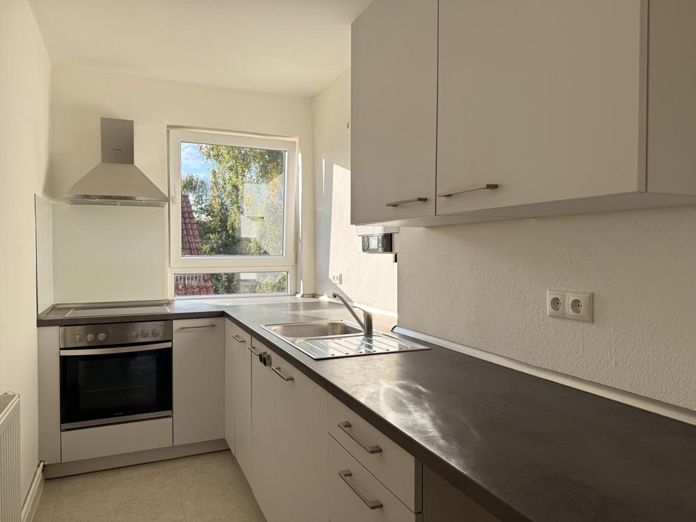 ZENTRAL GELEGENE UND HELLE 2,5-ZIMMER-WOHNUNG IN DER LIST – EINBAUKÜCHE, MODERNES DUSCHBAD UND HOMEOFFICE-ZIMMER - Photo 3