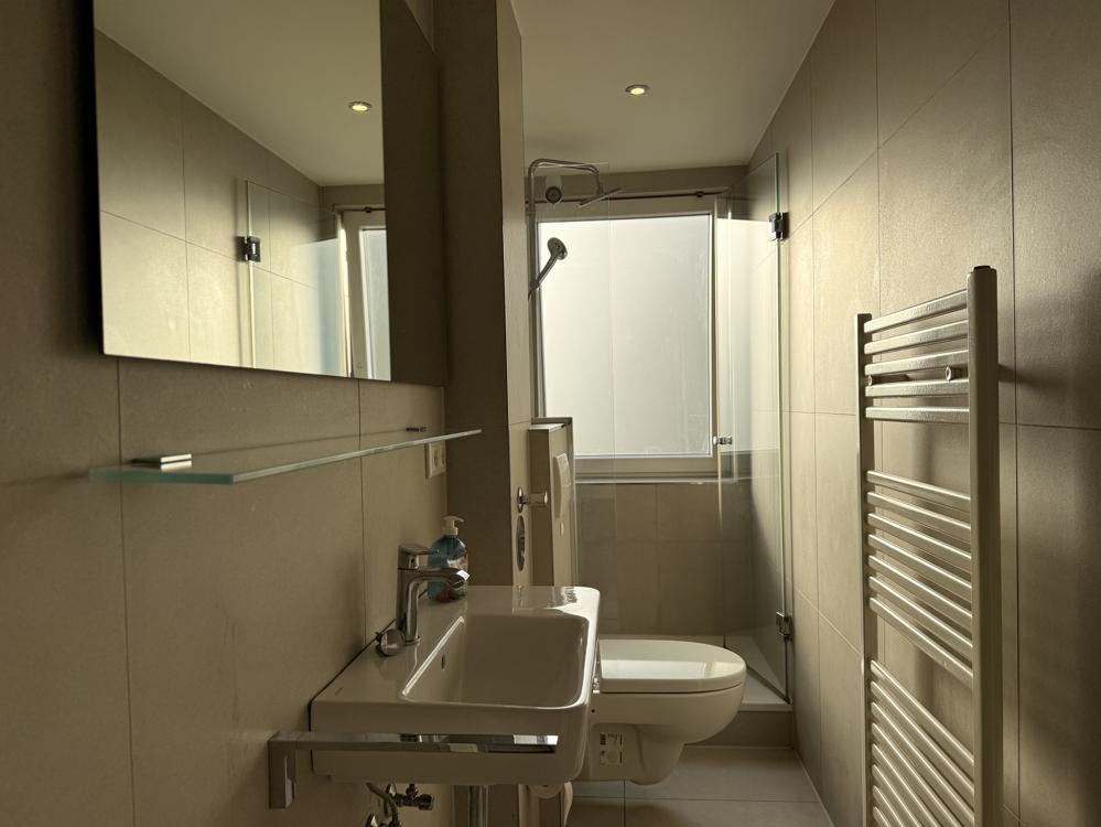 ZENTRAL GELEGENE UND HELLE 2,5-ZIMMER-WOHNUNG IN DER LIST – EINBAUKÜCHE, MODERNES DUSCHBAD UND HOMEOFFICE-ZIMMER - Photo 4