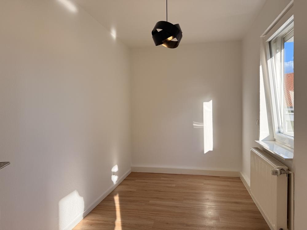 ZENTRAL GELEGENE UND HELLE 2,5-ZIMMER-WOHNUNG IN DER LIST – EINBAUKÜCHE, MODERNES DUSCHBAD UND HOMEOFFICE-ZIMMER - Photo 5
