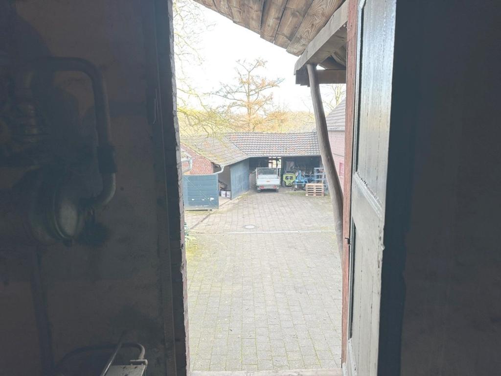 Blick von Dachboden auf den Innenhof