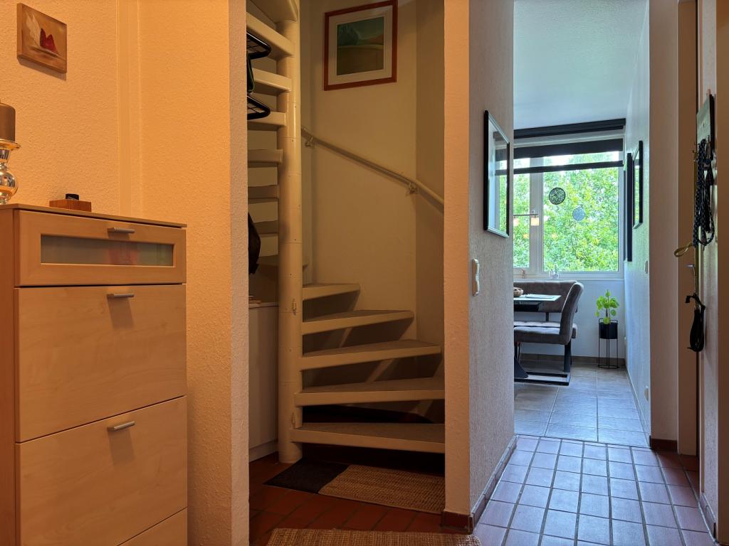 10 OG2 Flur Treppenhaus