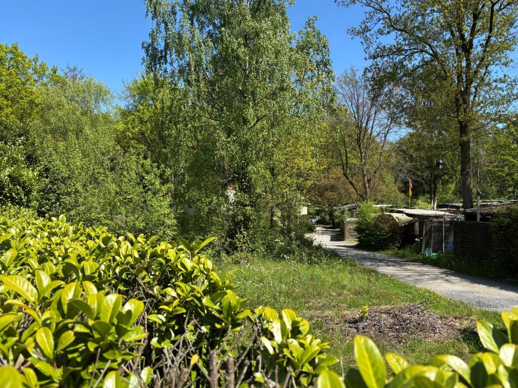 Grundstück Nordwest-Südost über Hecke