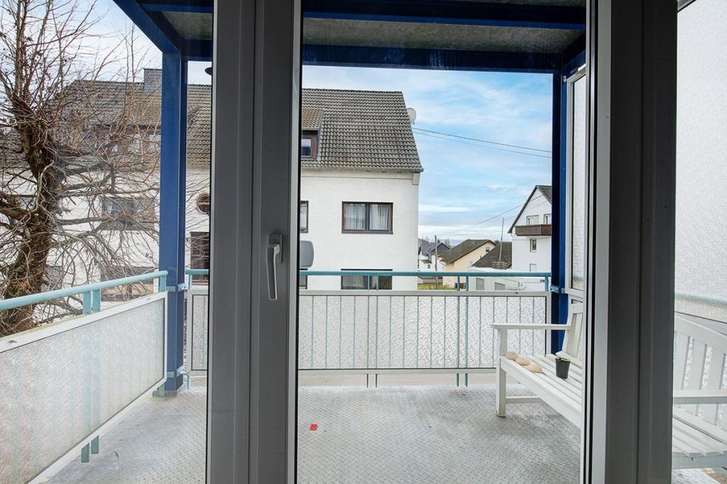 Gepflegte 3-Zimmer-Erdgesschosswohnung mit mehreren Balkonen, Aufzug und Tiefgaragenstellplatz - Photo 5