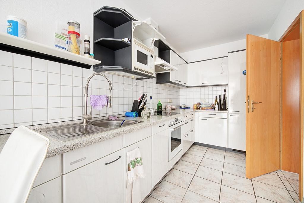 Gepflegte 3-Zimmer-Erdgesschosswohnung mit mehreren Balkonen, Aufzug und Tiefgaragenstellplatz - Photo 3