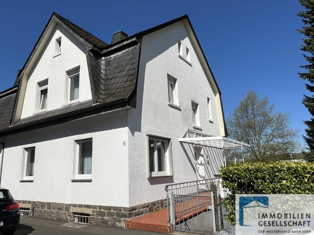 Straßenansicht/Seitenansicht