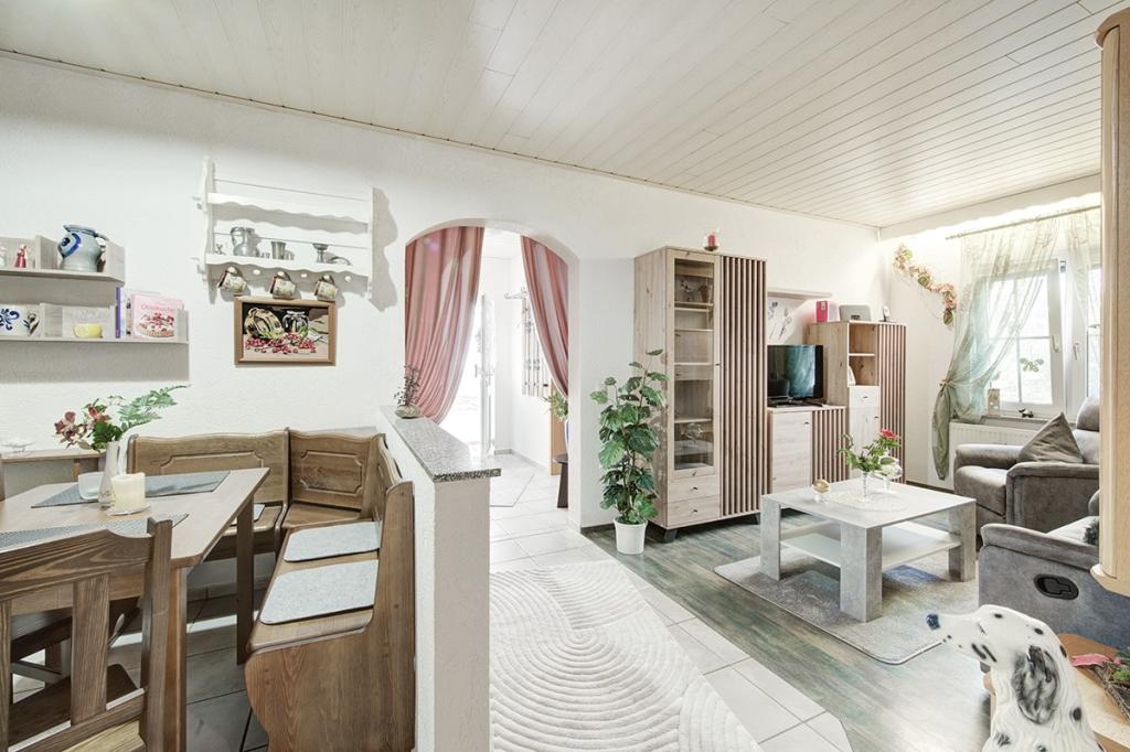 Wohn-/Essbereich Wohnung Untergeschoss