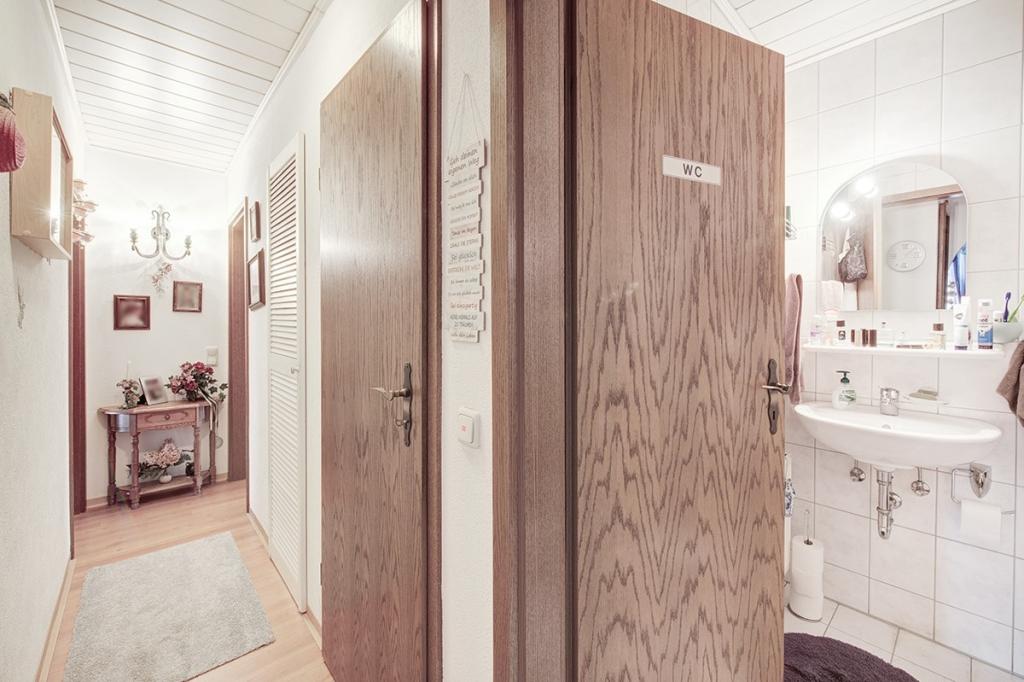 Gäste-WC/Flur Wohnung Erdgeschoss