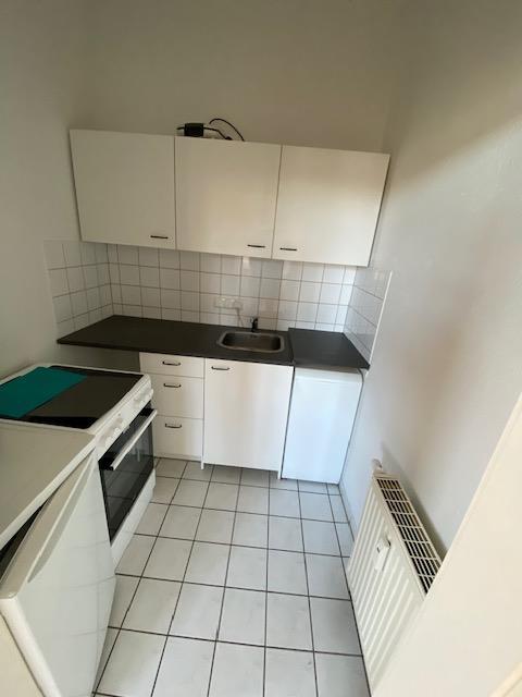 Freundliche helle 2-R-Wohnung in MD-Stadtfeld -Ost ca 46m² im 3.OG mit EBK. zu vermieten ! - Photo 2