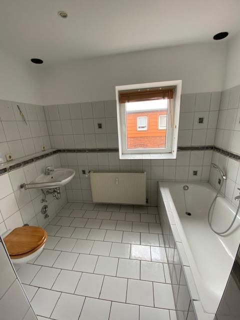 WG. taugliche 3-Raum-Wohnung in MD-Sudenburg ,ca 88m², im DG. mit EBK. zu vermieten - Foto 3