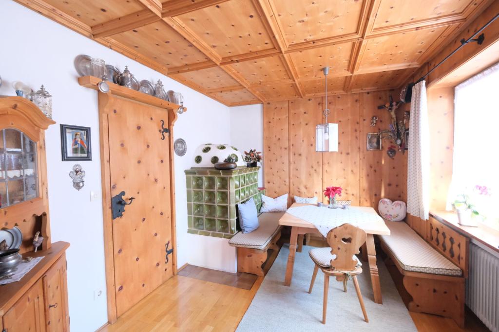 Der gemütliche Essbereich der Erdgeschosswohnung