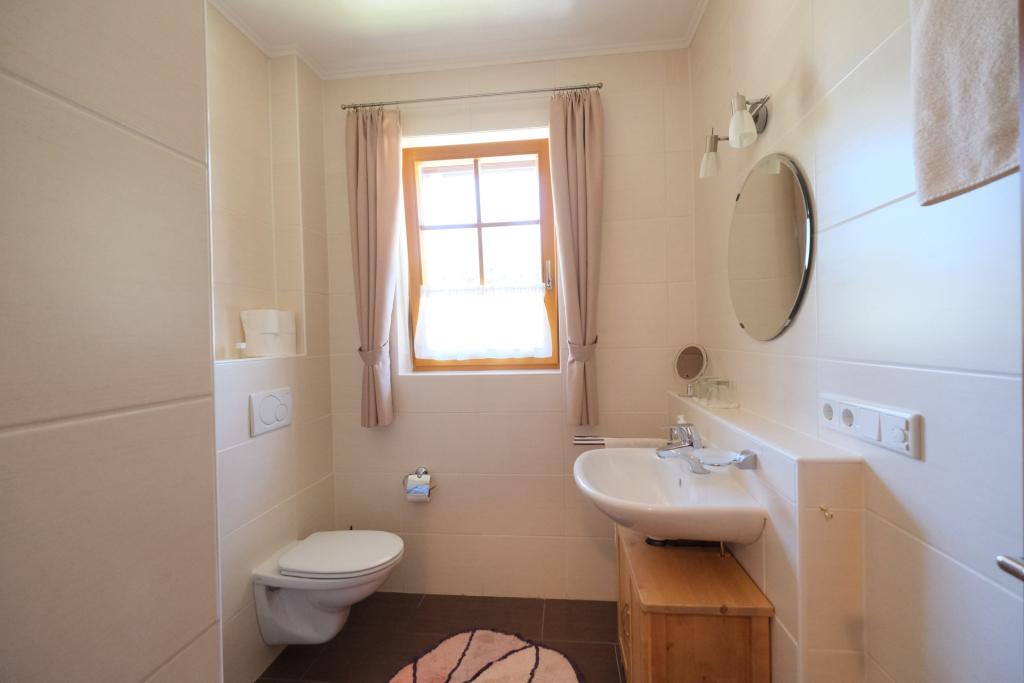 Das Badzimmer OG Wohnung 2