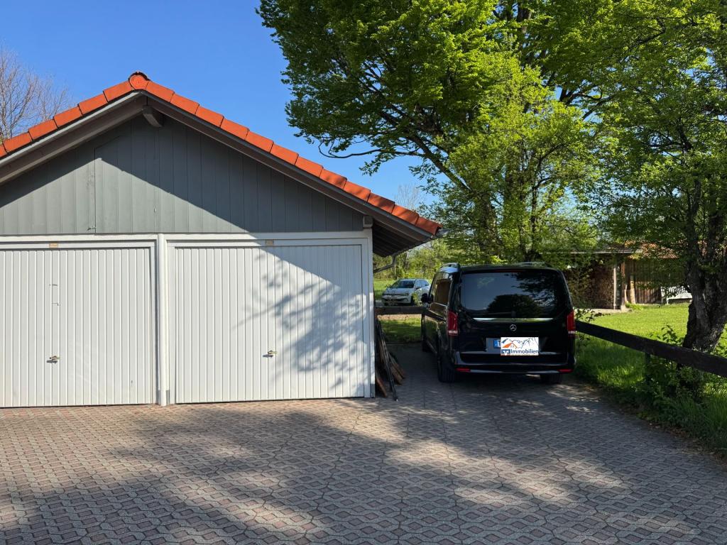 Ihre Garage und der Außenstellplatz