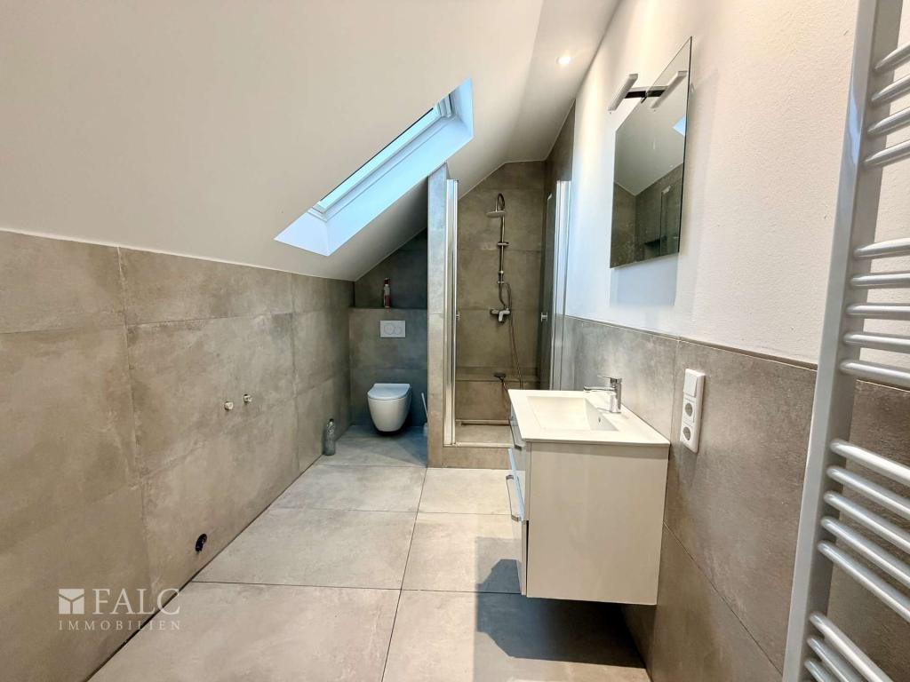 Stilvoll wohnen unterm Dach – großzügige 3-Zimmer-Wohnung in Varel - Photo 4