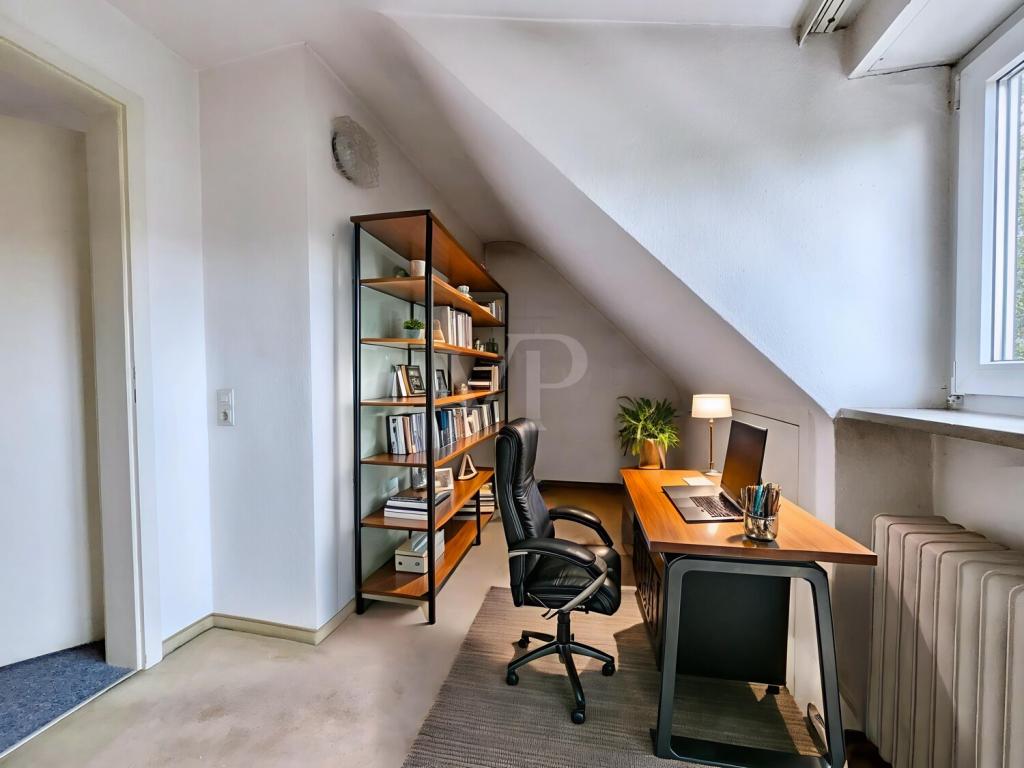 Arbeitszimmer (digitales Staging)