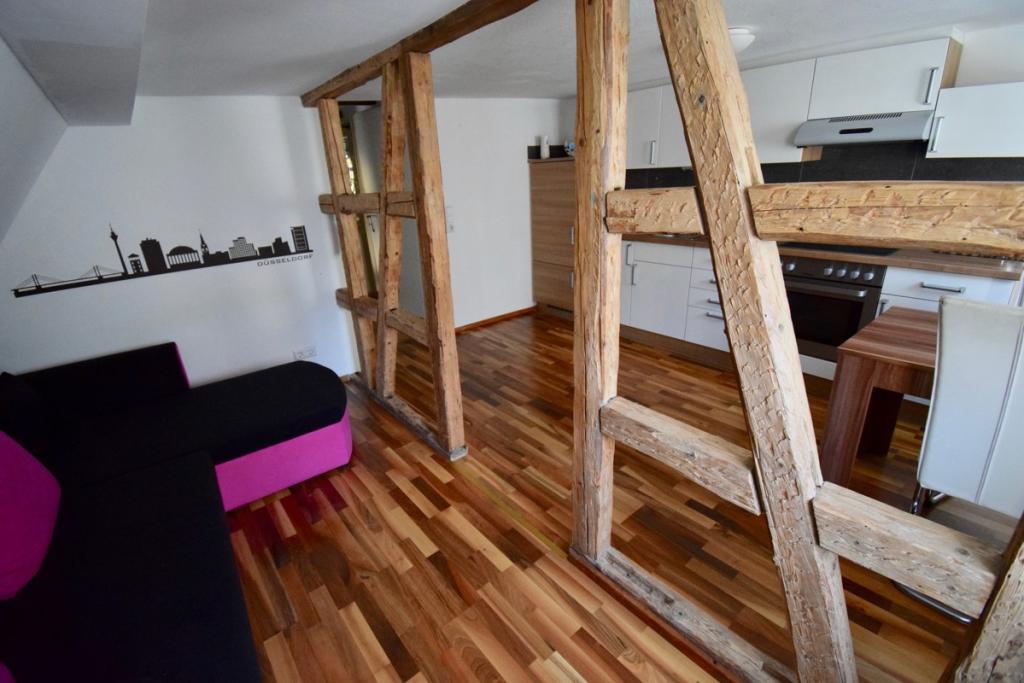Top-Innenstadtlage: 2-Zimmer-Altbauwohnung mit besonderem Charme - Photo 1