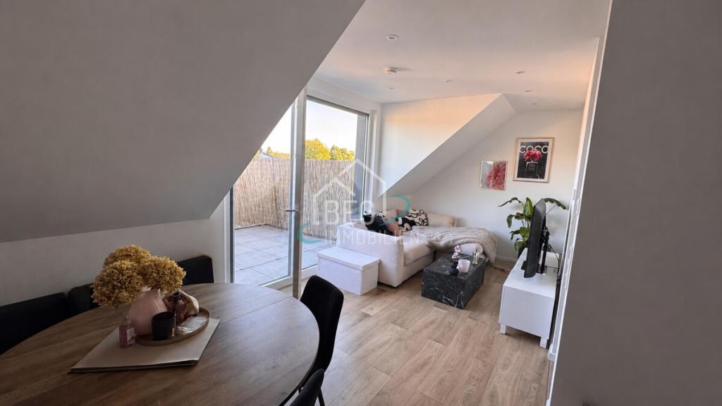 Moderne 2-Zimmer-Dachgeschosswohnung mit Balkon in Hessental - Photo 1