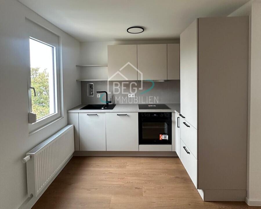 Kernsanierte, voll ausgestattete & voll möblierte 2-Zimmer-Dachgeschosswohnung - Photo 2