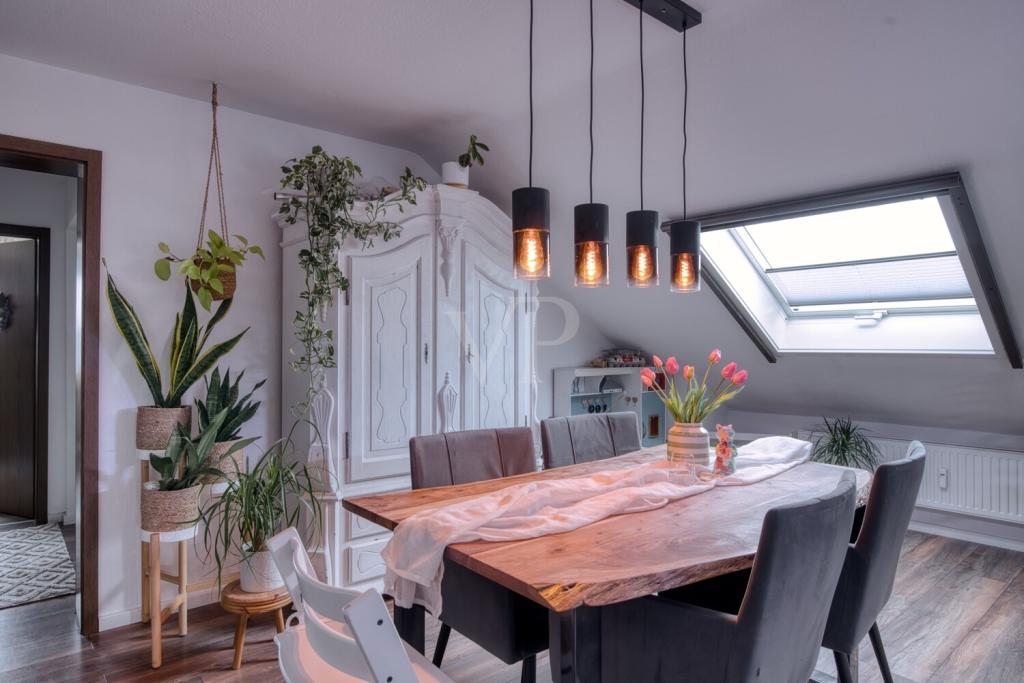 Charmante 3-Zimmer-Dachgeschosswohnung mit Balkon - Photo 3