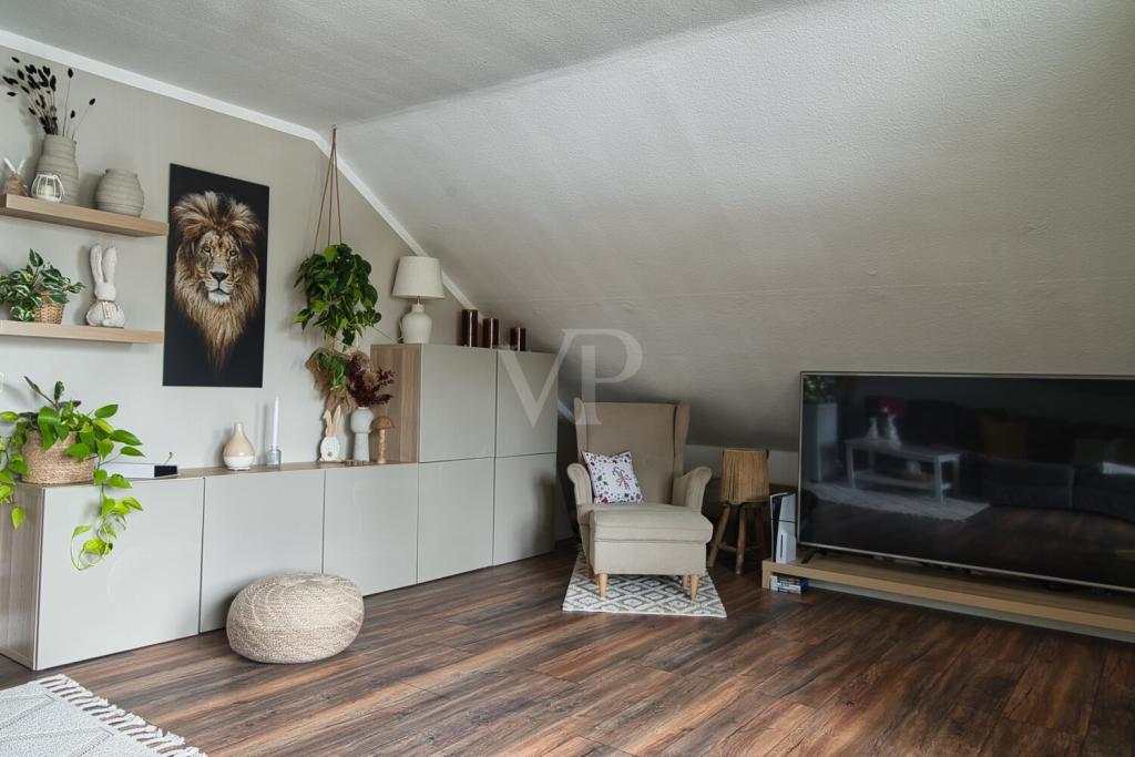 Charmante 3-Zimmer-Dachgeschosswohnung mit Balkon - Photo 1