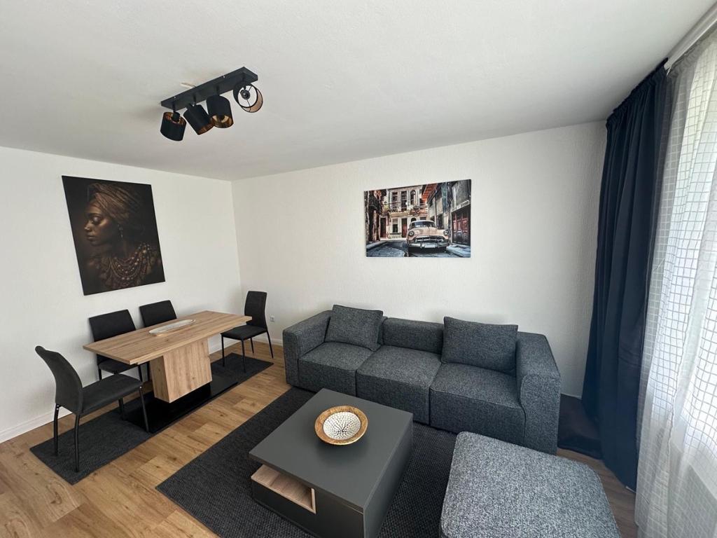 Möblierte 2 Zimmer Wohnung mit Balkon - Foto 1