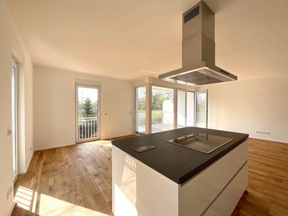 Moderne Erdgeschosswohnung mit Einbauküche, Balkon und Blick ins Grüne - Photo 4