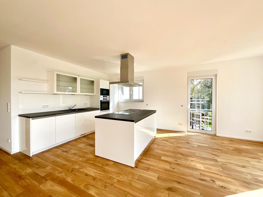 Moderne Erdgeschosswohnung mit Einbauküche, Balkon und Blick ins Grüne - Photo 3