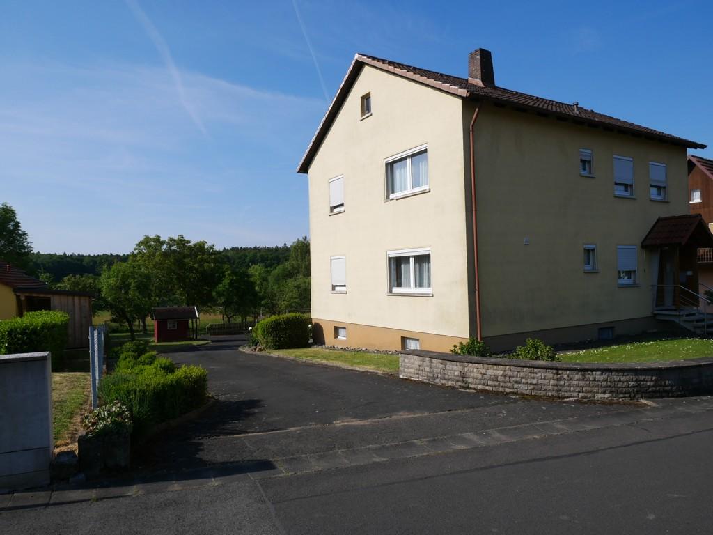 Zufahrt / Seitenansicht