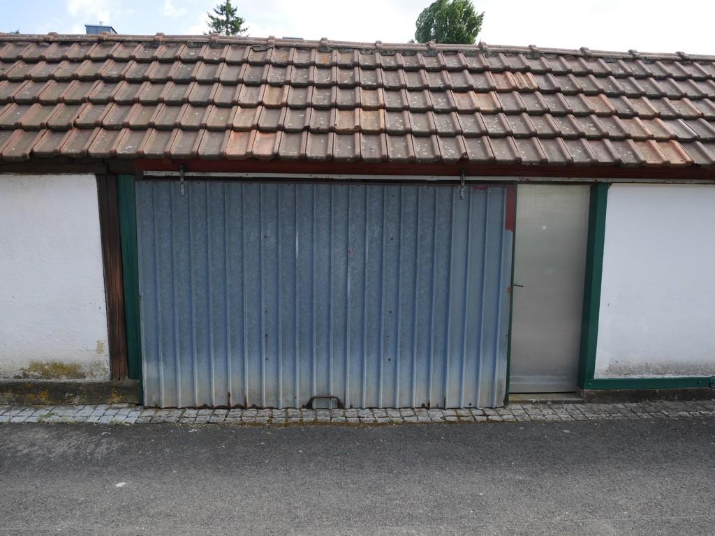 Zufahrt Garage über Parallelstraße