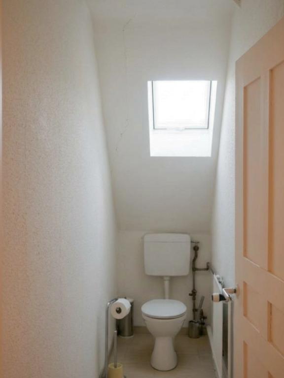 helle 3-Zimmer-Dachgeschosswohnung mit Stellplatz in Bad Kissingen-Garitz - Foto 3