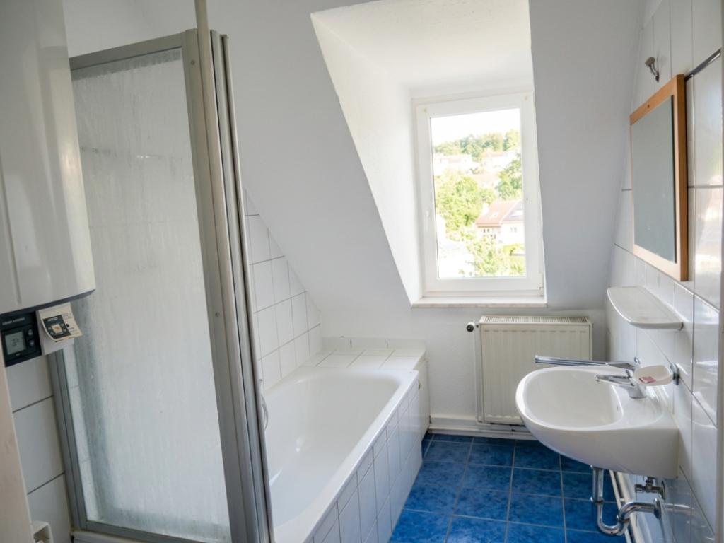 helle 3-Zimmer-Dachgeschosswohnung mit Stellplatz in Bad Kissingen-Garitz - Foto 4