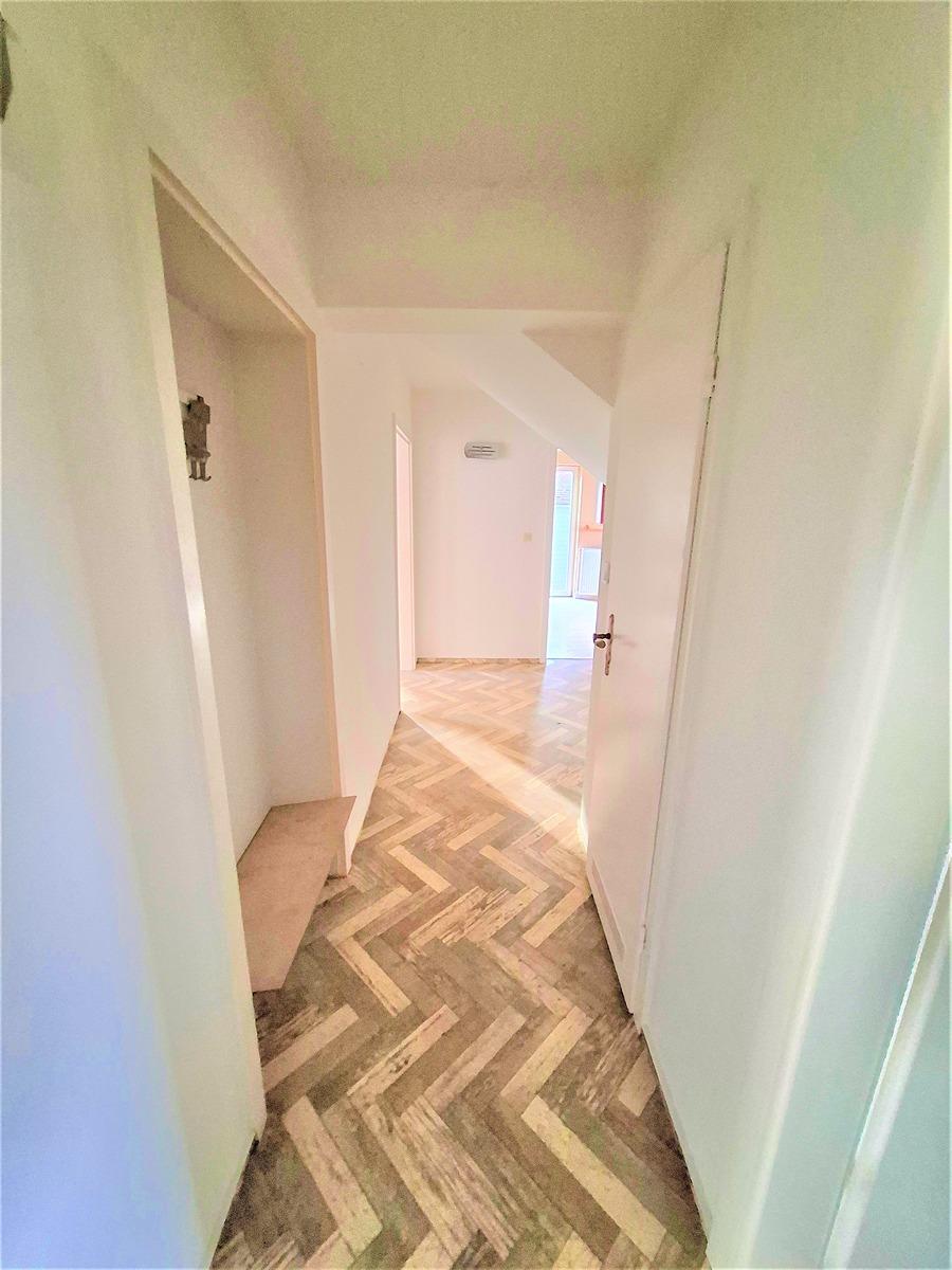 Flur unten.jpg