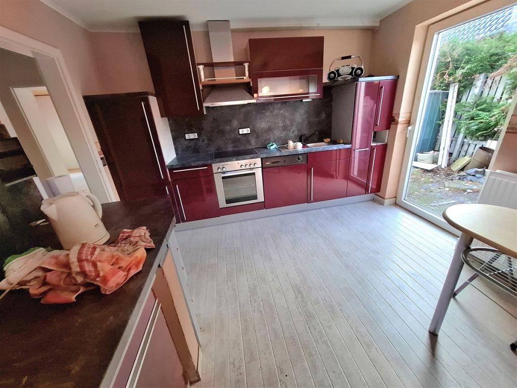 Küche mit Elektrogeräten Buchholz.jpg