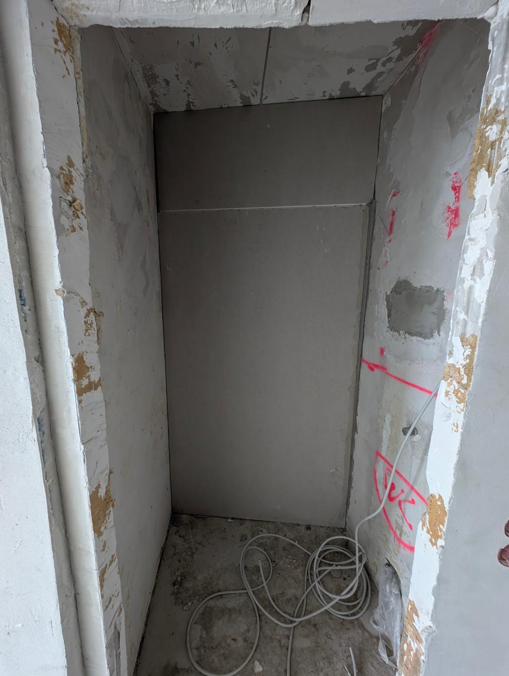 separates WC
