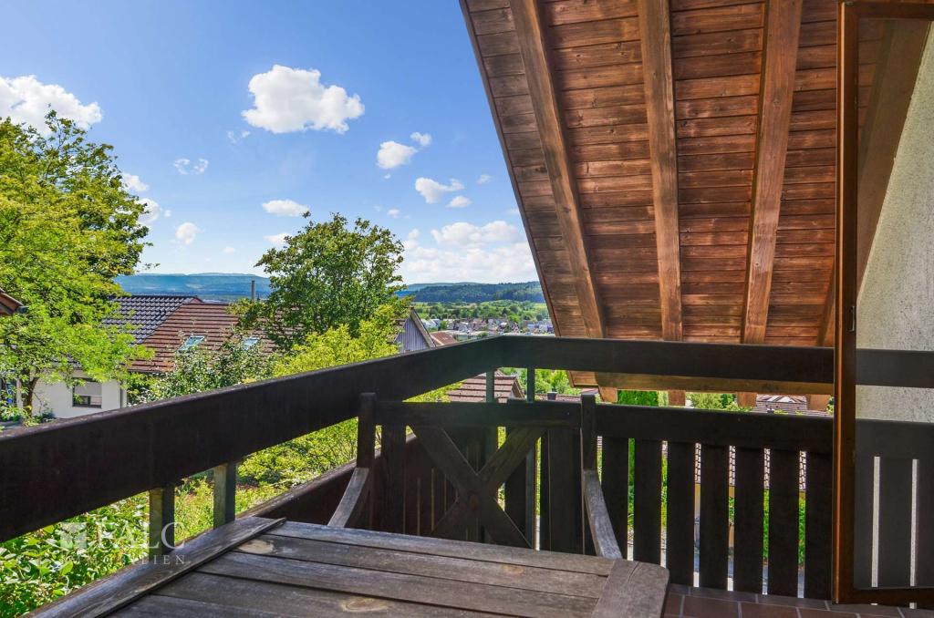 Blick vom Balkon ins Grüne