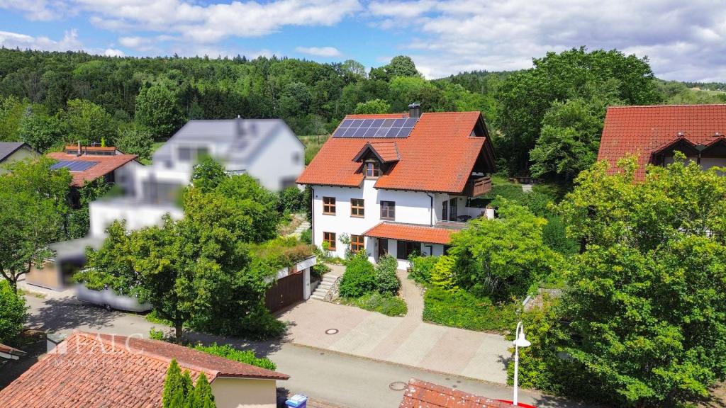 Straßenansicht _ sonnige Ausrichtung mit Doppelgarage