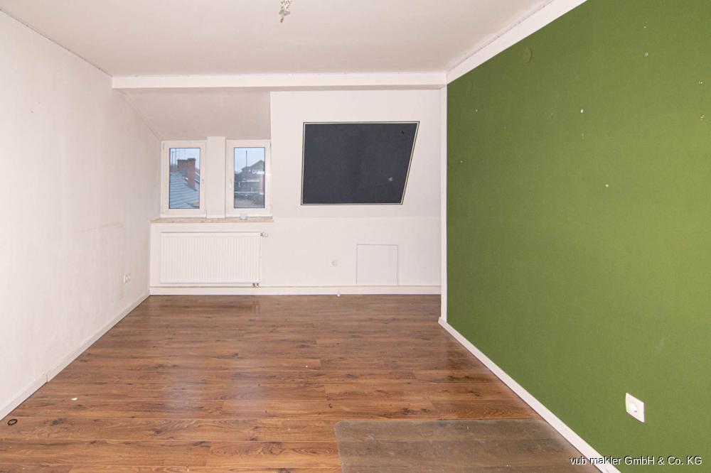 Großzügige Dachgeschoss-Wohnung zur Miete in Oberkotzau - Photo 4