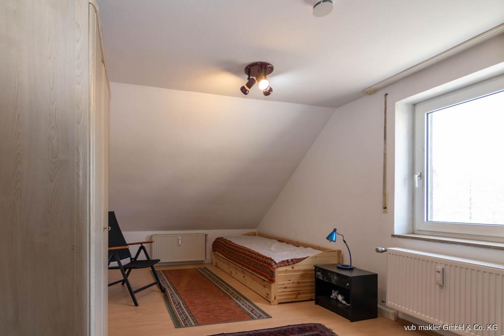 Ruhiges Wohnglück in Münchberg: Renovierte 3-Zi-DG-Wohnung sucht langfristige Mieter - Foto 3