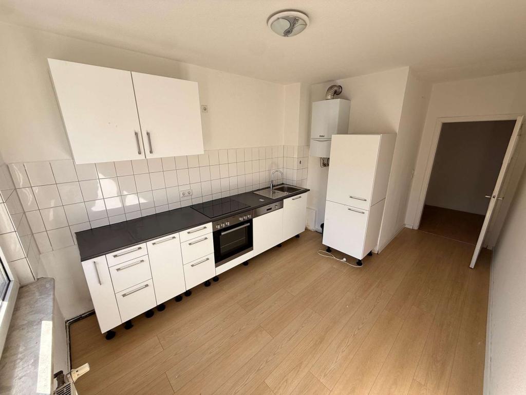 Zentrale 2-Zimmer-Wohnung ca. 62 m² Kernsaniert – inkl. Einbauküche - Photo 2