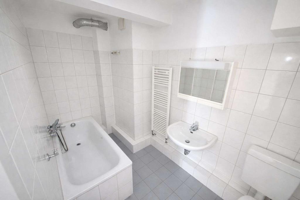 Zentrale 2-Zimmer-Wohnung ca. 62 m² Kernsaniert – inkl. Einbauküche - Photo 3