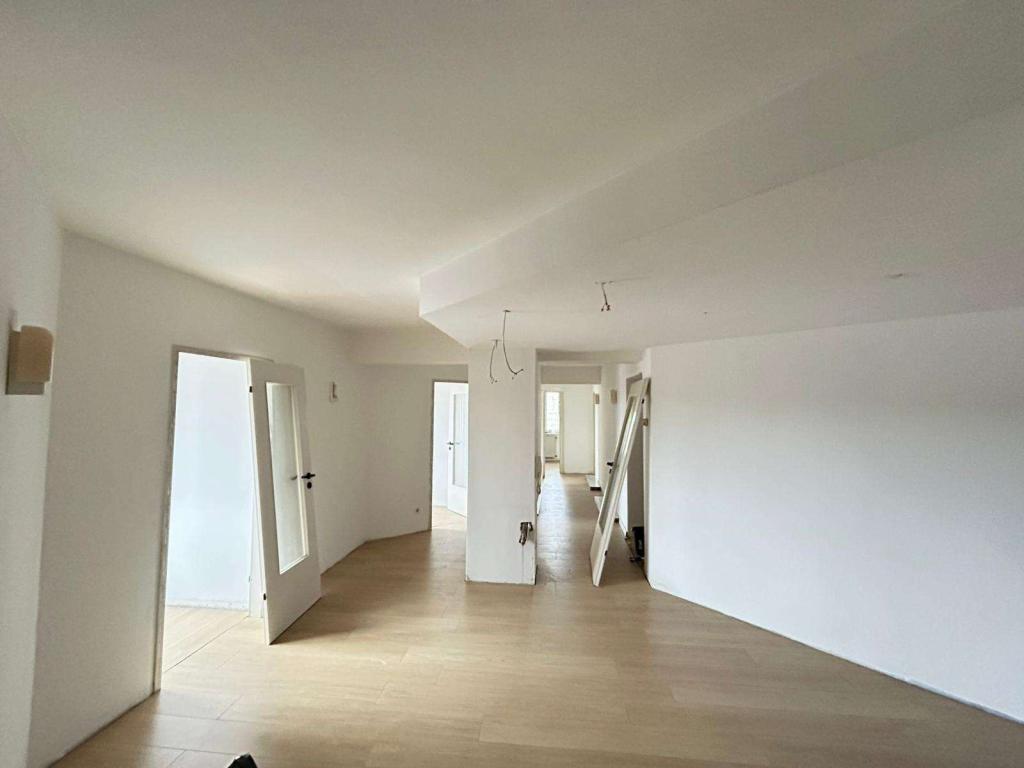 Attraktive 9-Zimmer-Wohnung mit Einbauküche in zentraler Lage von Gelsenkirchen - Photo 5