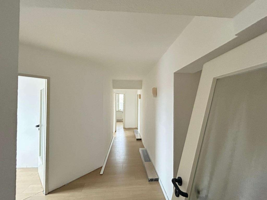 Attraktive 9-Zimmer-Wohnung mit Einbauküche in zentraler Lage von Gelsenkirchen - Photo 3