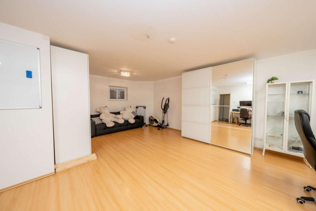 Familienglück in Bestlage: Stilvolles Haus mit Pool, Sauna & viel Platz - Foto 1