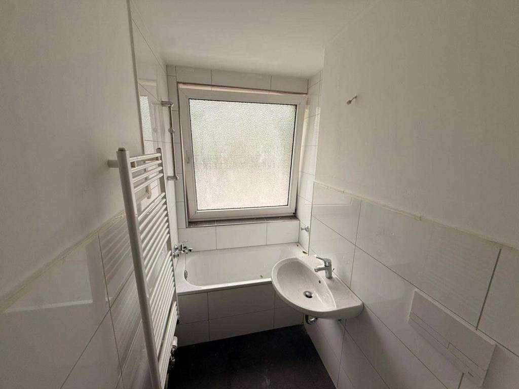 Frisch renovierte 2,5 Zimmer Wohnung in Top Lage - inkl. Einbauküche und Balkon! - Foto 4