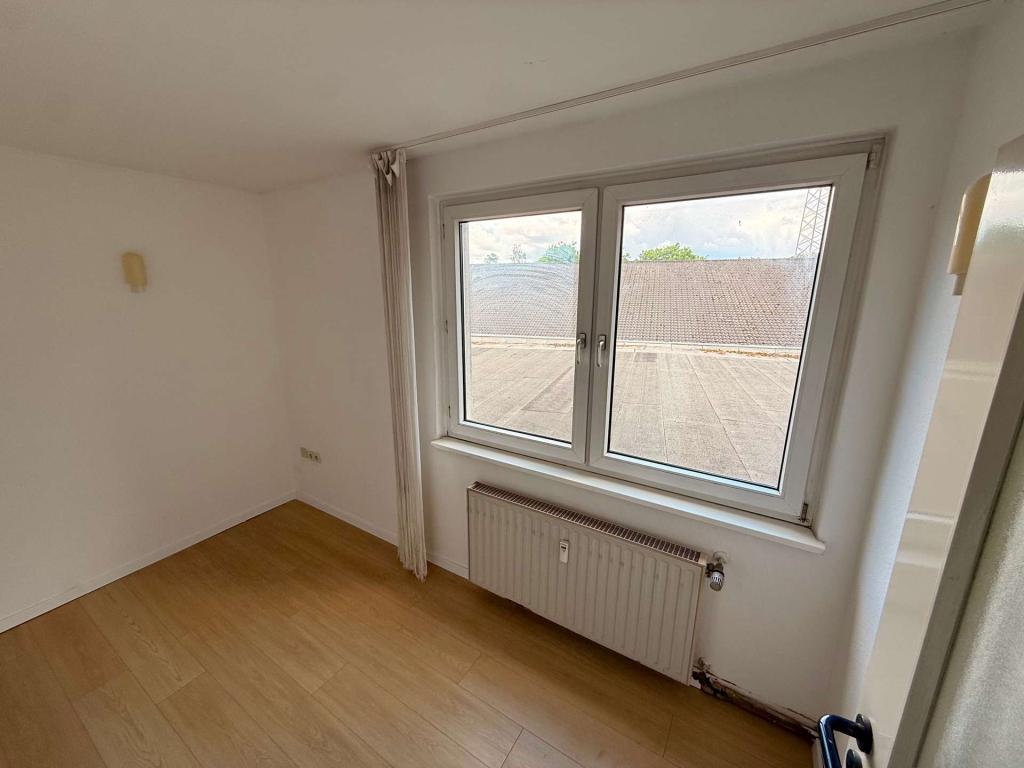 Attraktive 9-Zimmer-Wohnung mit Einbauküche in zentraler Lage von Gelsenkirchen - Photo 4