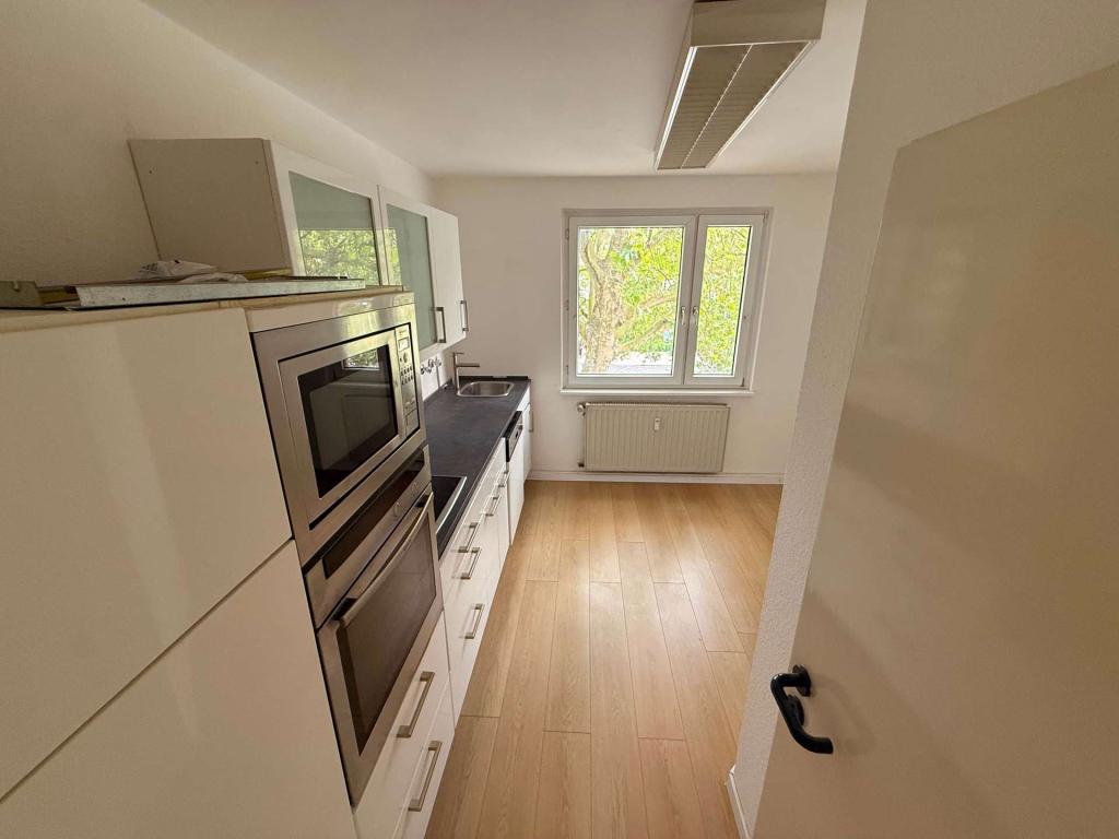 Attraktive 9-Zimmer-Wohnung mit Einbauküche in zentraler Lage von Gelsenkirchen - Photo 2